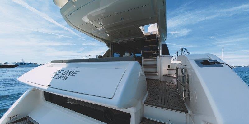 2017 FERRETTI YACHTS 550 